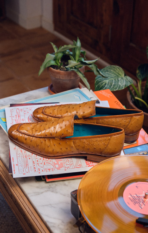 Landing-Menor Ostrich shoe – Mezlan