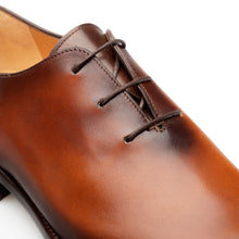 Load image into Gallery viewer, Wholecut Plain Toe Oxford
