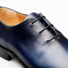 Load image into Gallery viewer, Wholecut Plain Toe Oxford
