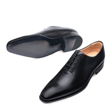 Load image into Gallery viewer, Mezlan Pamplona Shoes in Black
