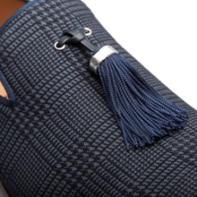 Load image into Gallery viewer, Laser-Print Suede Tassel Pump
