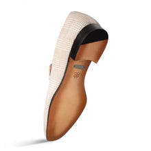 Load image into Gallery viewer, Laser-Print Suede Tassel Pump
